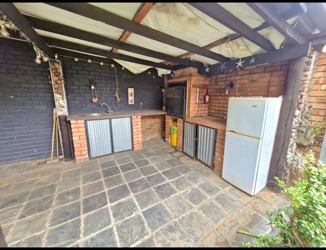 2 BEDROOM TOWNHOUSE FOR SALE IN ANNLIN